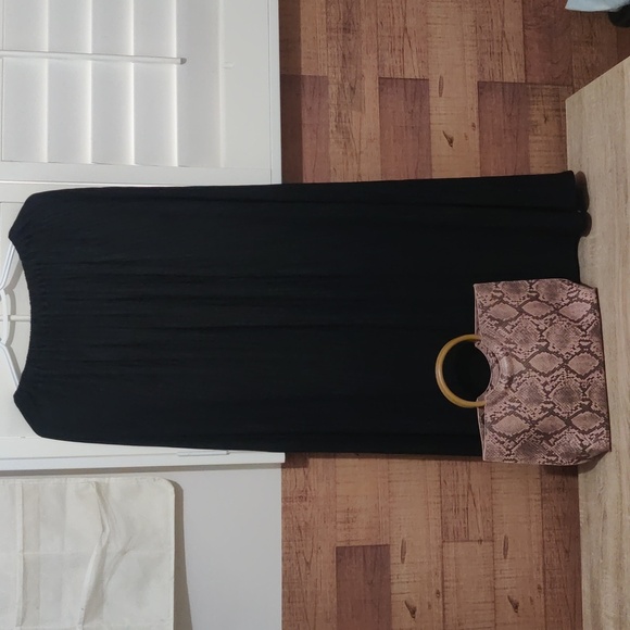 Bag and skirt - Picture 3 of 4